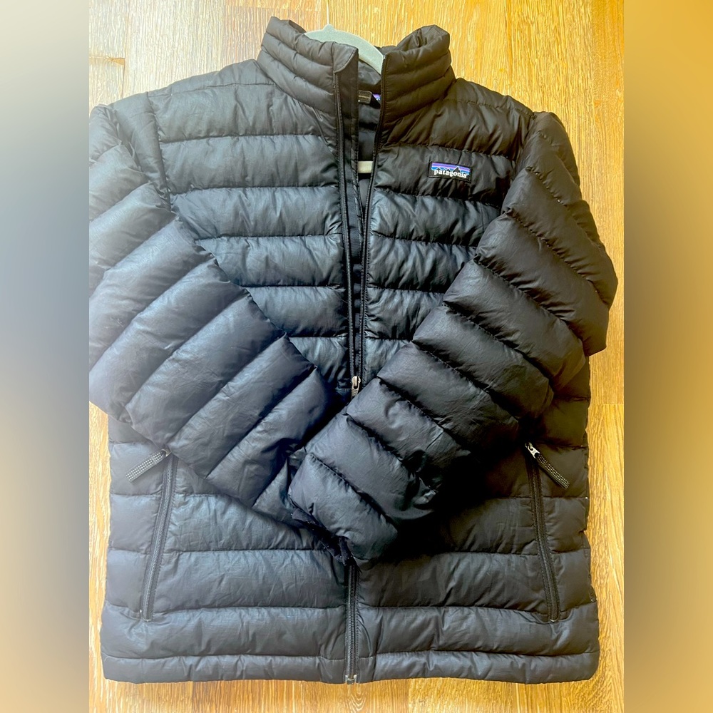 Patagonia puffer in great condition. Kids large.